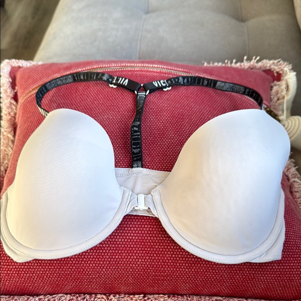 Women's White Strapless Bra